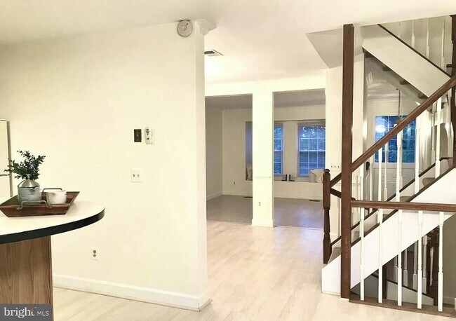 Foto del edificio - 8043 Merry Oaks Ct