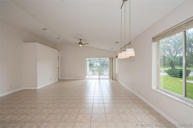 Building Photo - 4367 Dogwood Cir