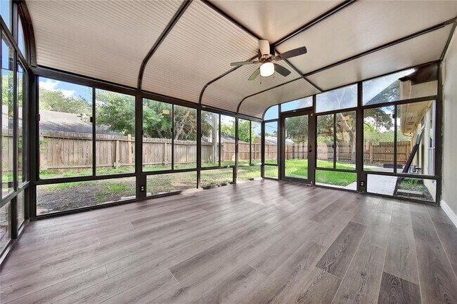 Building Photo - 22627 Indian Ridge Dr