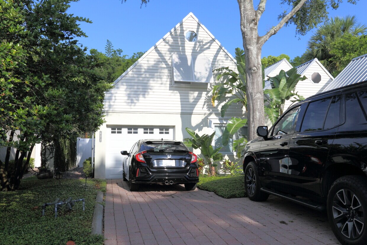 Foto principal - 823 Huntington Ct