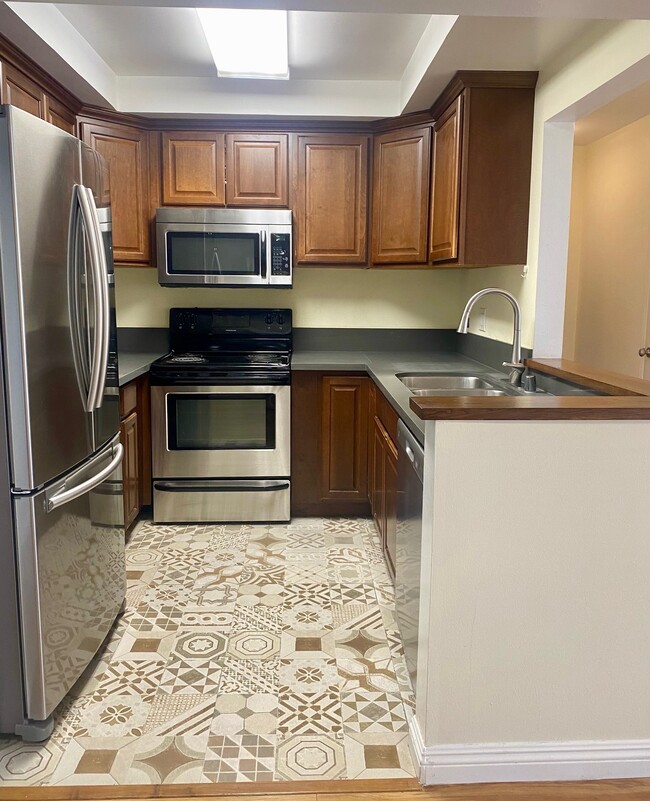 All Stainless Appliances - 12720 Burbank Blvd