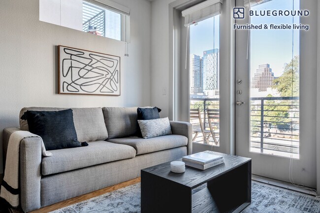Foto del edificio - 710 E 3rd St