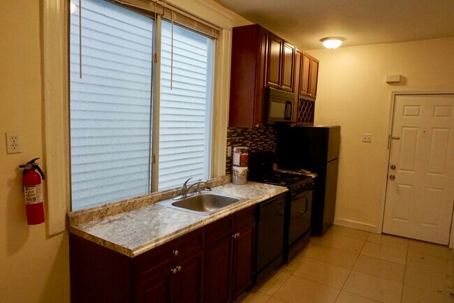 Foto del edificio - 6131 Jefferson St