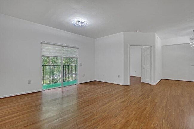 Foto del edificio - 340 Crestwood Cir