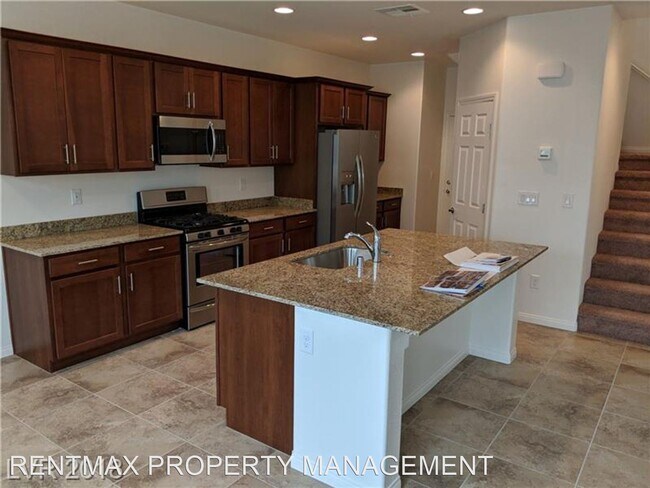 Building Photo - 4 br, 2.5 bath House - 6624 BREAKWATER REE...