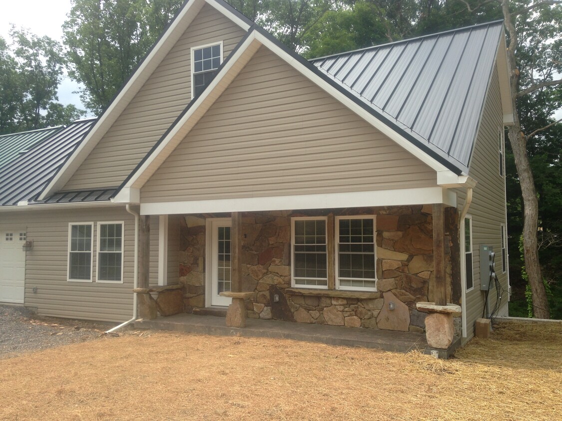 Primary Photo - 28 Holler Rd