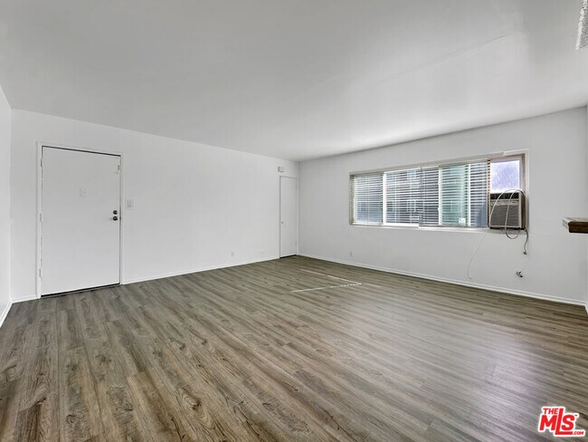 Foto del edificio - 5113 Roseland St