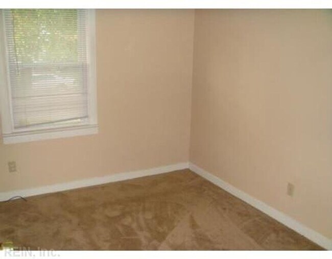 Building Photo - Lakeland Homes