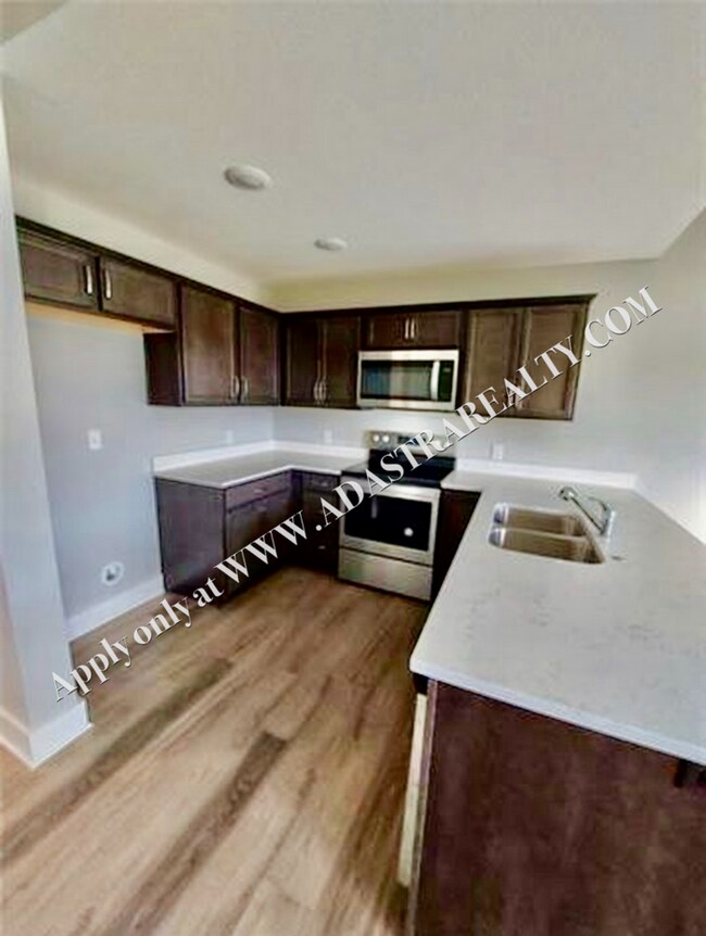 Building Photo - Nice 3 Bed 3 Bath Townhome in Louisburg-Av...