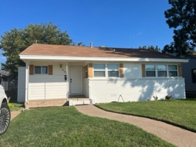 Foto del edificio - For Lease - 1106 W 14th - Odessa, TX