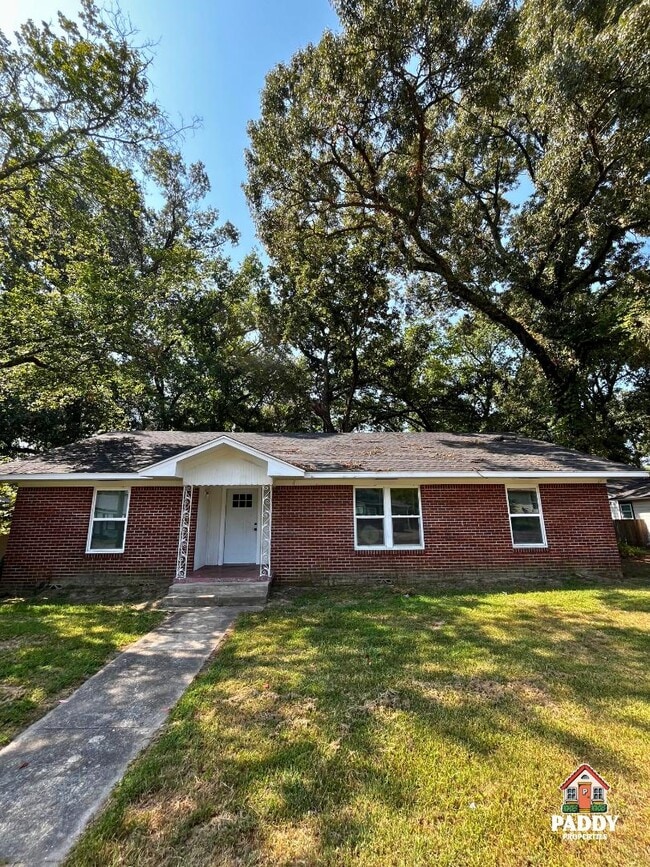 Building Photo - 312 Dogwood Ln