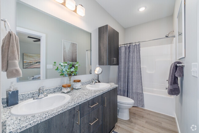 3BR, 2BA - 1,418SF - Primary Bathroom - Summit Park