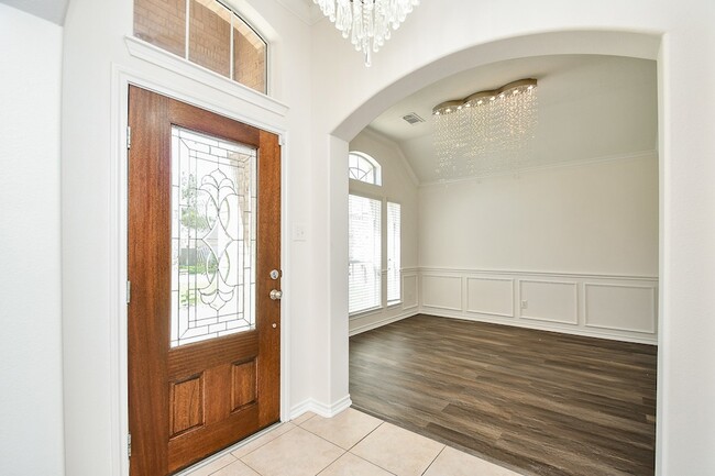 Building Photo - 10206 Hahns Peak Dr