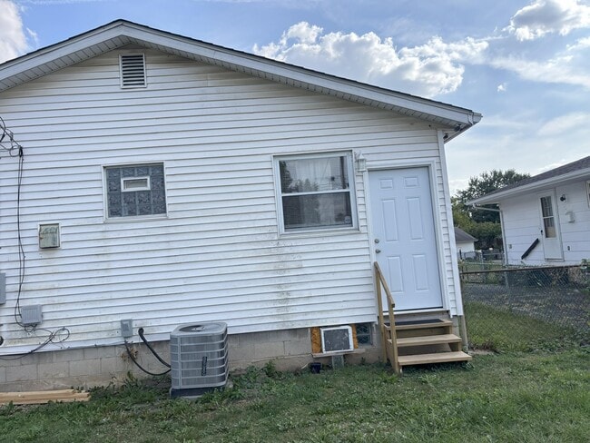 Building Photo - 182 Calahan Rd