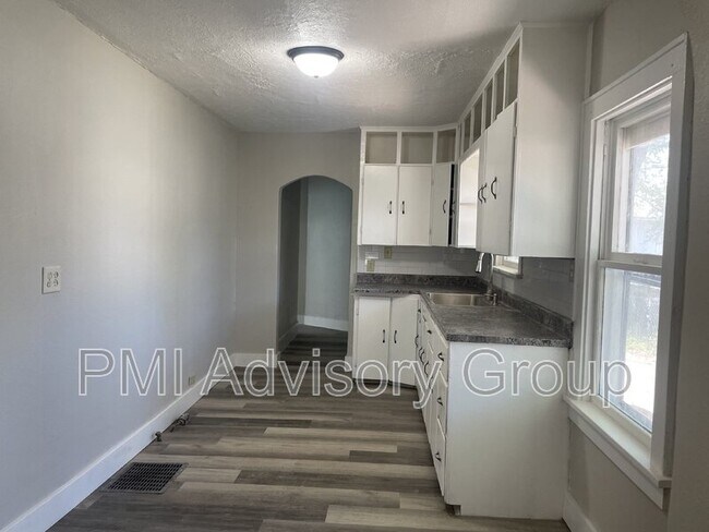 Foto del edificio - 743 NE Green St