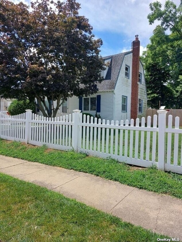 11 Andrews Ave, Roosevelt, NY 11575 House Rental in Roosevelt, NY