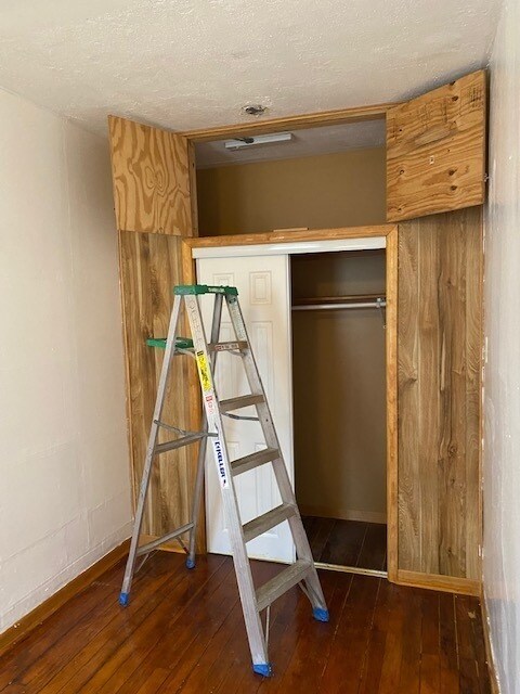 Building Photo - 3145 N Oakley Ave