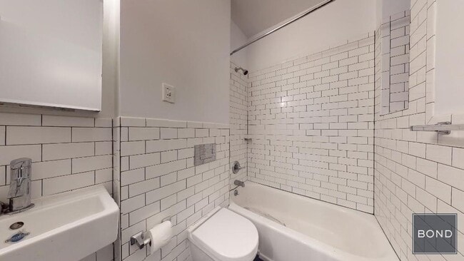 Foto del edificio - 441 W 51st St