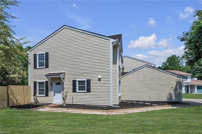 Photo - 10 Warwick Circle Unit Townhome