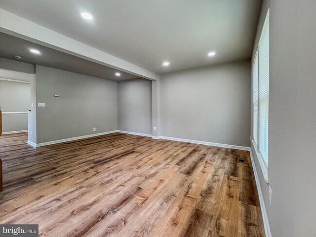 Foto del edificio - 6337 Littlefield Ct