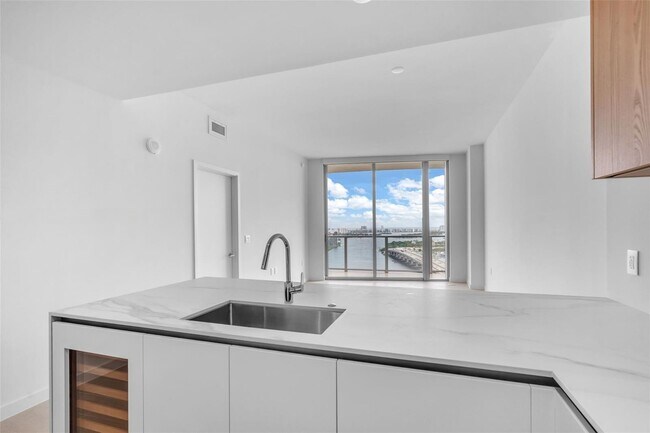Foto del edificio - 1400 Biscayne Blvd