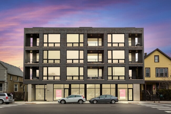 Building Photo - 2556 W Armitage Ave