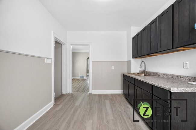 Building Photo - 15494 Bringard Dr