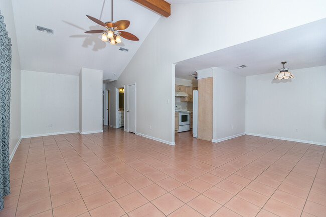 Foto del edificio - Wow! 2bed 2bath - Only 950