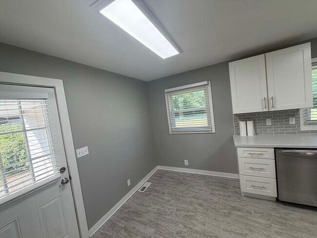 Foto del edificio - 1227 Rocky Hill Rd