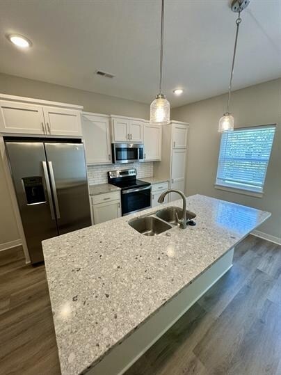 Foto del edificio - 8679 Golden Ln