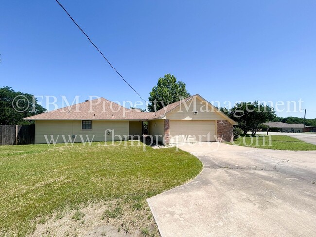 Building Photo - 103 Oak Creek Ct