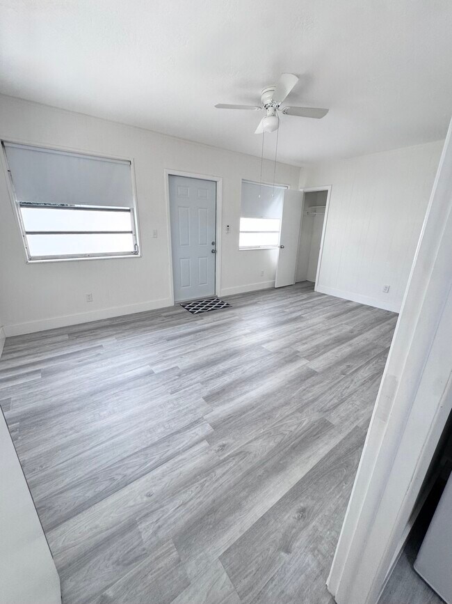 Living Room / Dining Room - 1030 Superior St