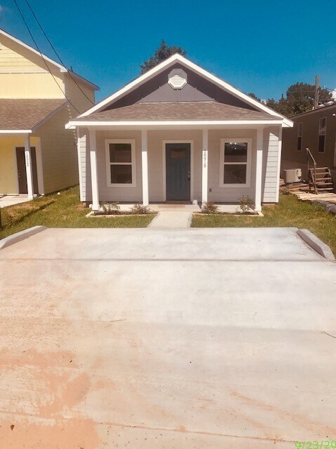Building Photo - Located in a quiet subdivision in Montgome...