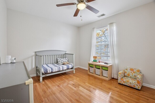 Foto del edificio - 12 Hansom Rd