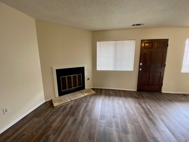 Building Photo - 14511 Larch Ave