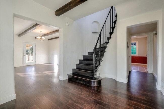 Building Photo - 366 S Crescent Heights Blvd