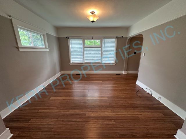 Foto del edificio - LOCATING OCCUPANTS FOR THE HOMEOWNER! Charming 3-Bedroom Haven with Spacious Living in the Heart ...