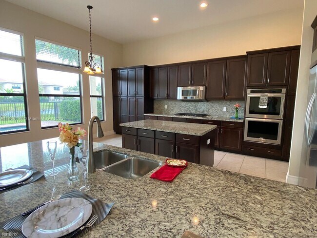 Building Photo - 5 br, 6.5 bath House - 8248 Lost Creek Ln