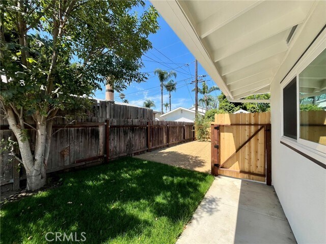 Building Photo - 276 Costa Mesa St
