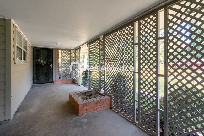 Foto del edificio - Newly Renovated 3/2 in Whitehaven