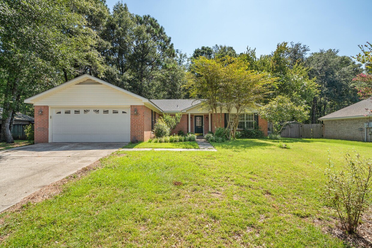 Foto principal - 165 Robbins Blvd