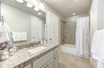 Building Photo - 13622 Teal Bluff Ln