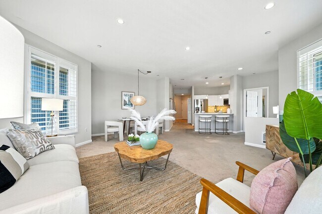 Building Photo - Spacious Andante Top-Floor 2/2 Condo Avail...