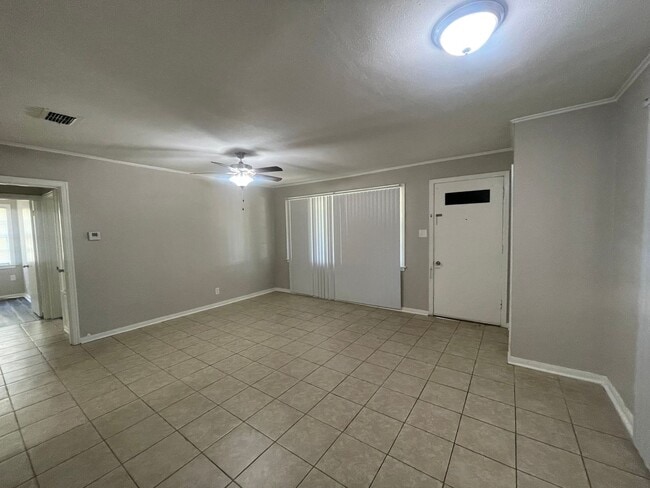 Building Photo - 1020 Wanda Dr