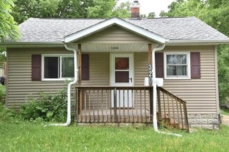 Building Photo - 320 30th St Dr SE