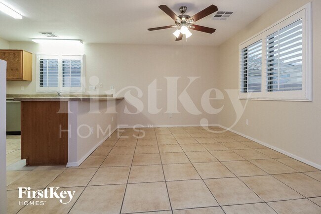 Foto del edificio - 23768 W Desert Bloom St