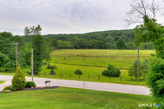 Foto del edificio - 833 Millbrook Rd