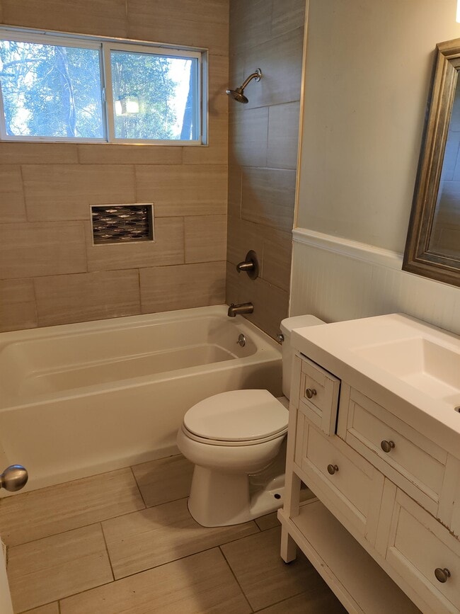 Foto del edificio - 3108 Erskine Dr