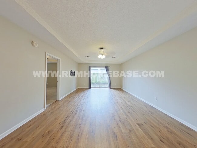 Building Photo - Charming Home with 2-Car Garage and Conven...