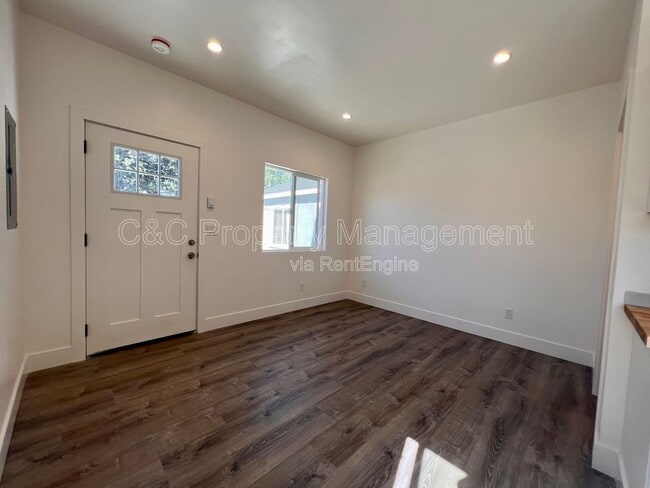 Building Photo - 1436 Kenneth St